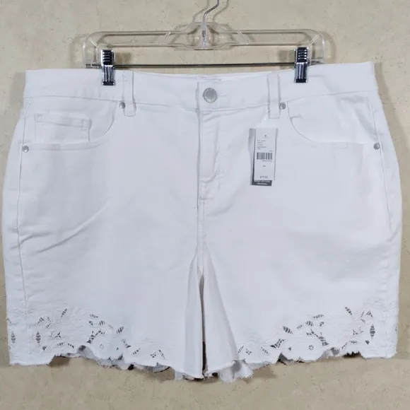 04092 Lane Bryant white denim Boyfriend Midi short w/lace hem 18 NWT
