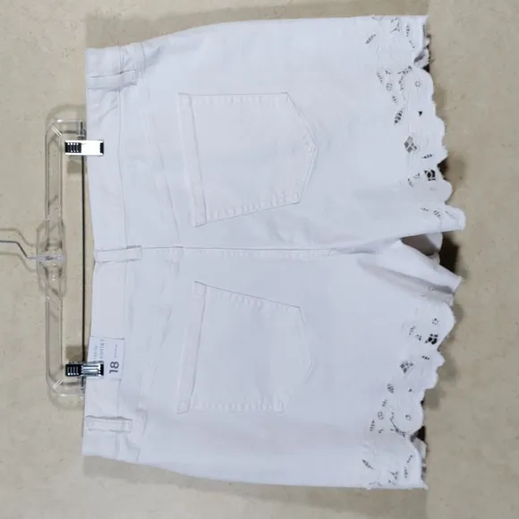 04092 Lane Bryant white denim Boyfriend Midi short w/lace hem 18 NWT