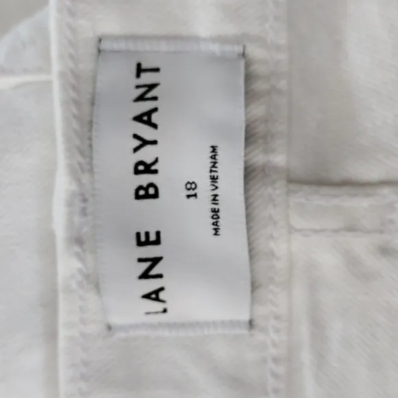04092 Lane Bryant white denim Boyfriend Midi short w/lace hem 18 NWT