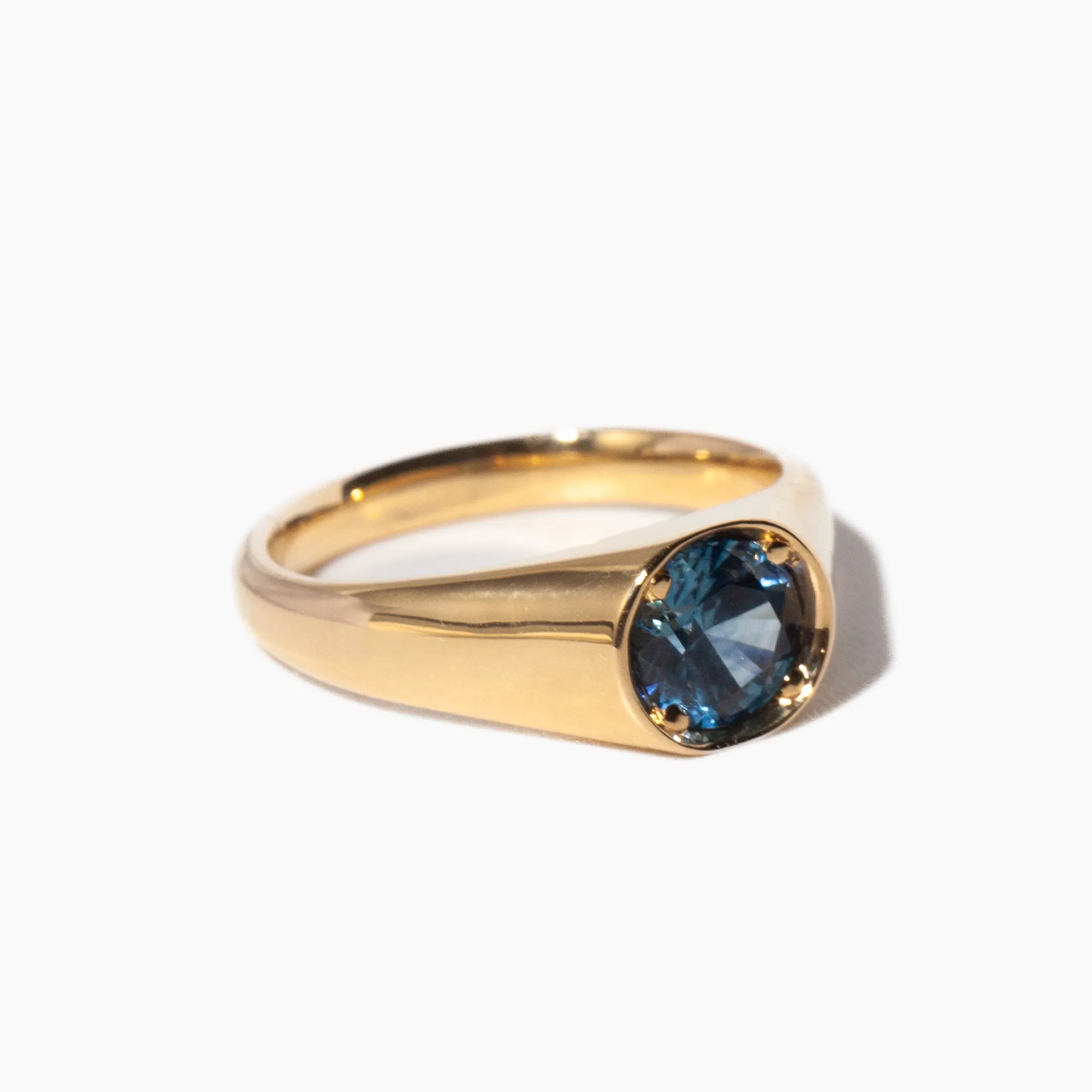 1.08 ct Round Montana Sapphire Reverence Signet Ring