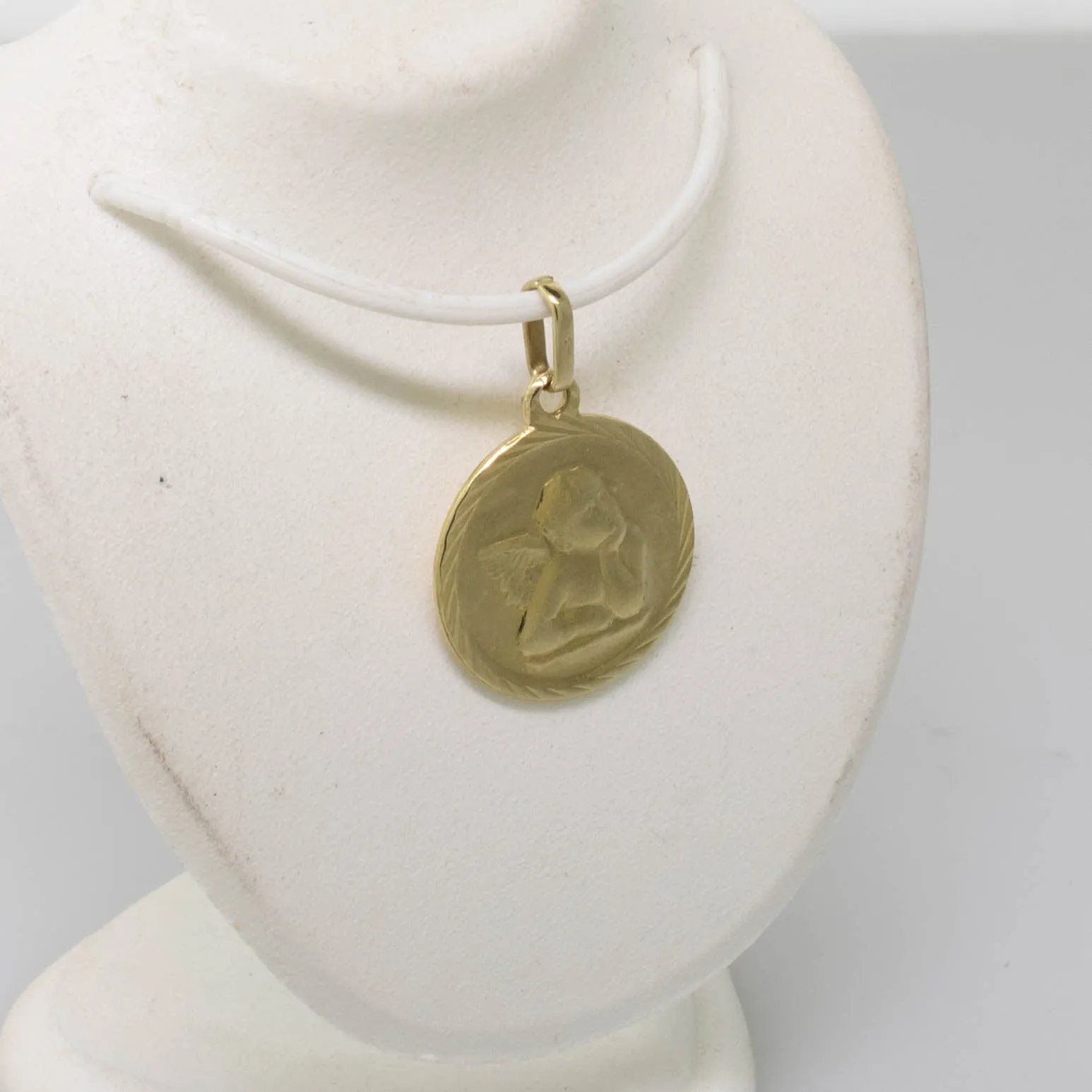 14K Yellow Gold 14.7mm Round Cupid Pendant 1 DWT Medallion Charm