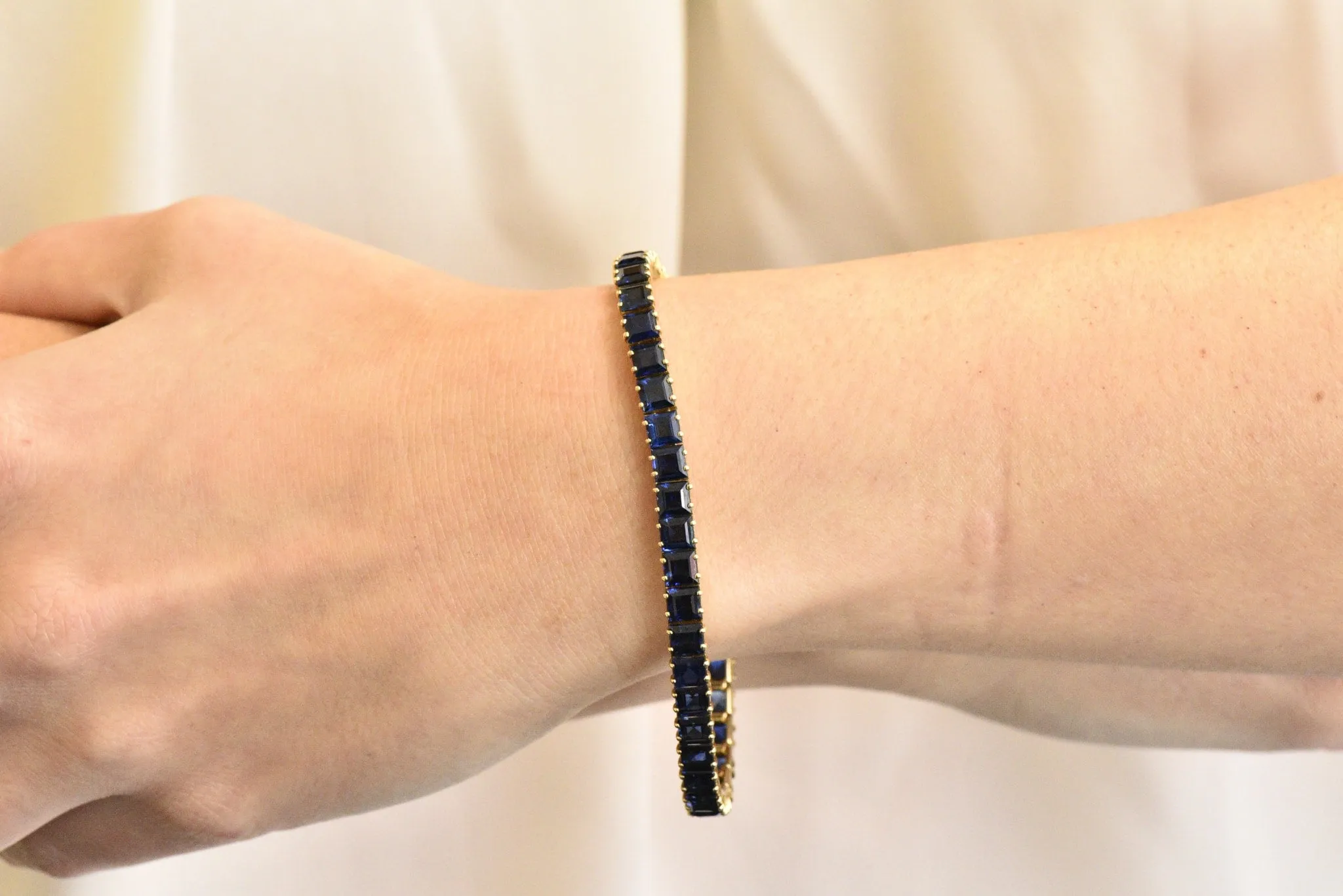 1950's Mid-Century 22.00 CTW No Heat Sapphire 18 Karat Gold Line Bracelet GIA
