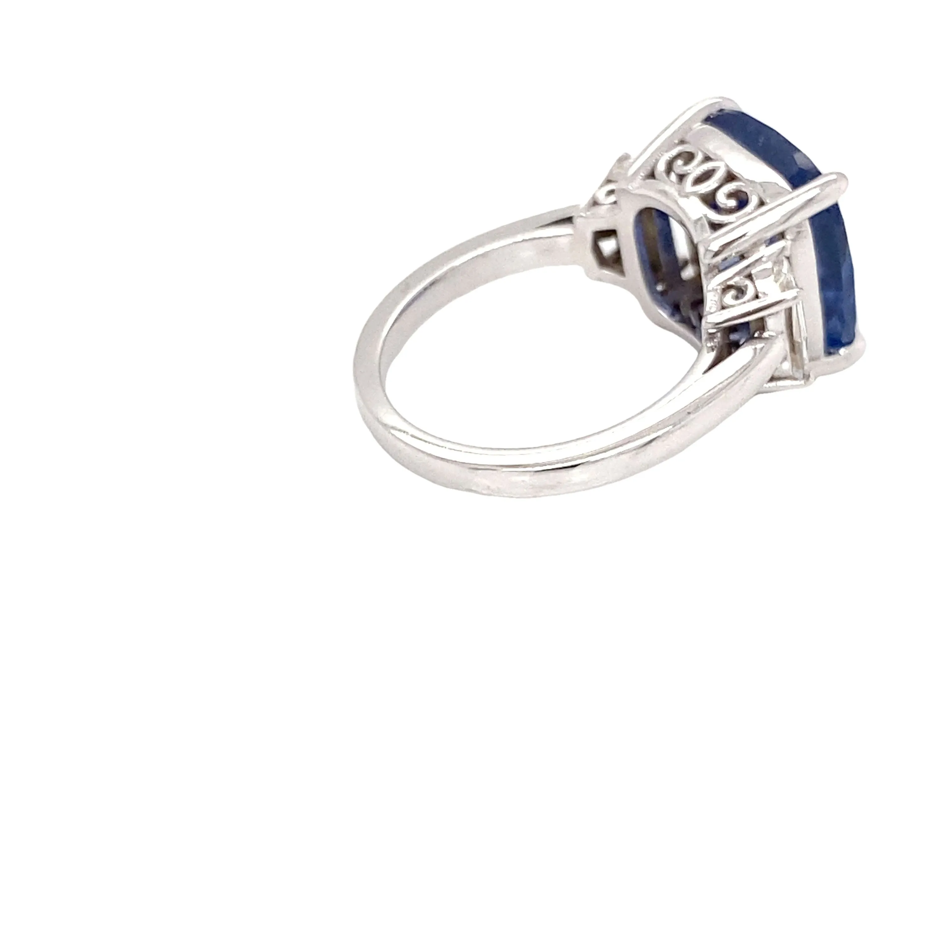 Elegant 9.80 carat Blue Ceylon Sapphire Ring