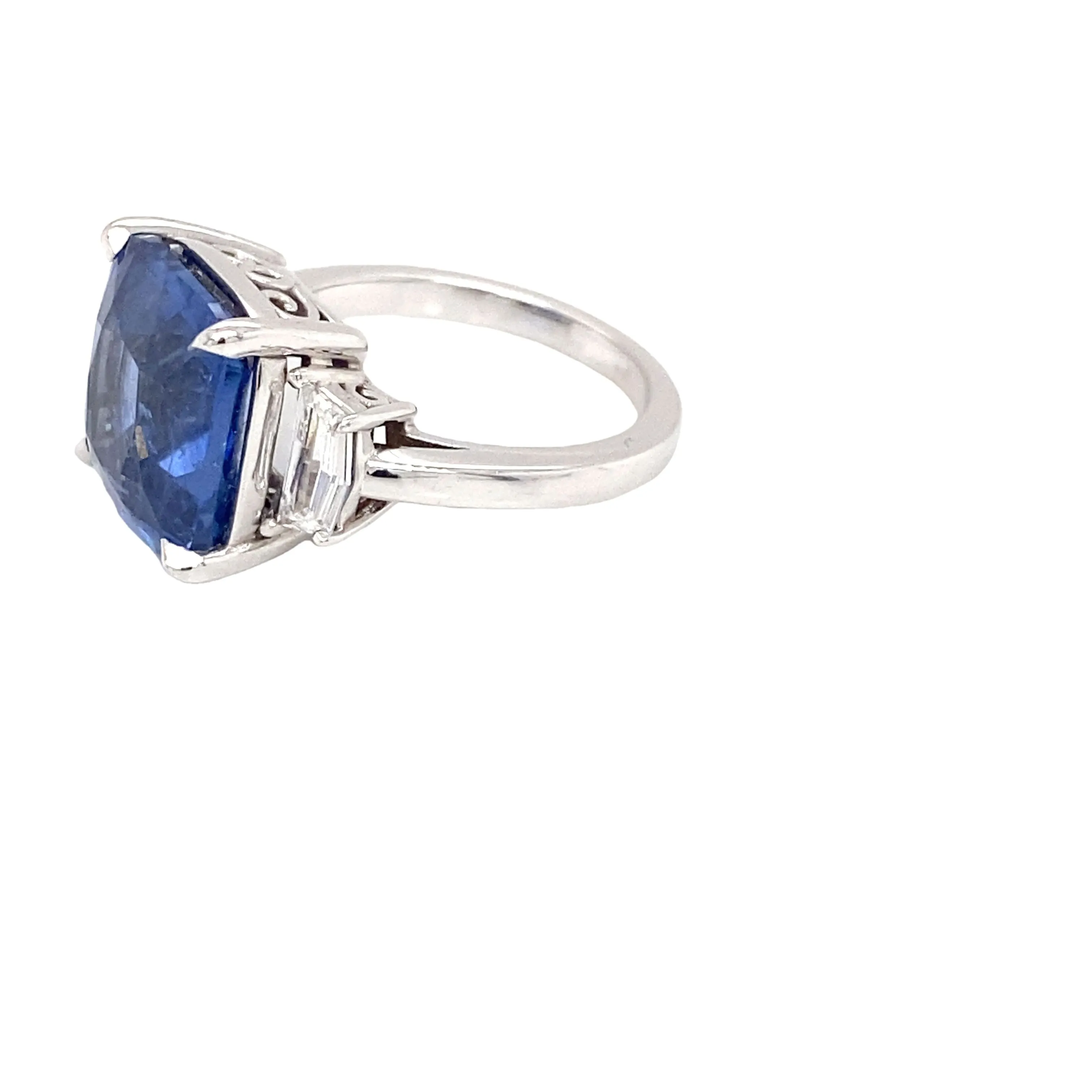Elegant 9.80 carat Blue Ceylon Sapphire Ring