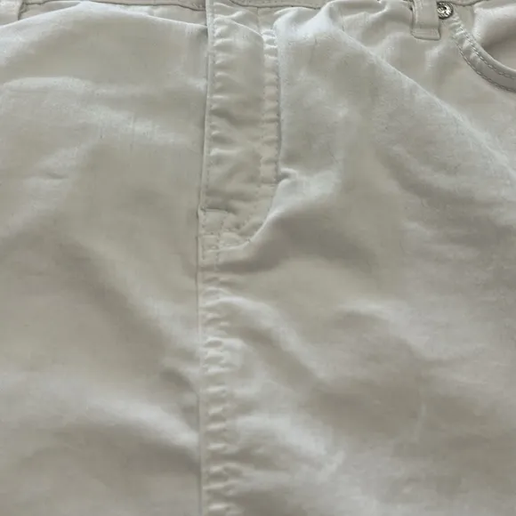Like New White Stretchy Denim Skirt With Fringe Size 12 Tommy Bahama Ella Twill
