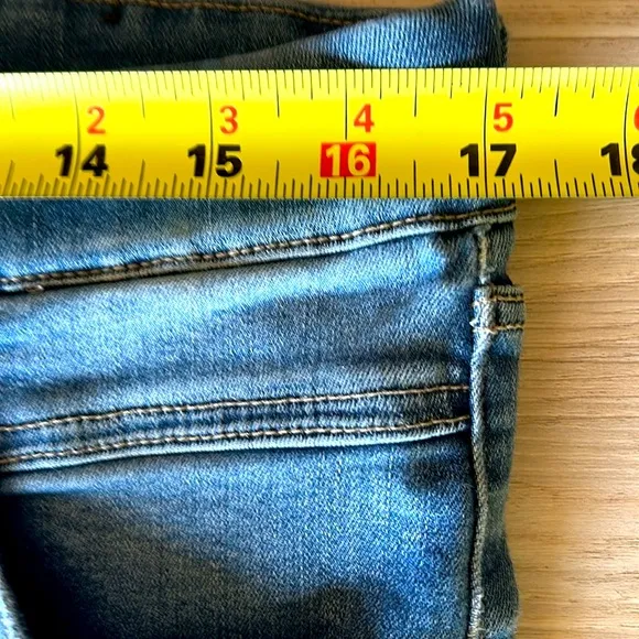 Liverpool Blue Jeans -LA Gia Glider Skinny Cropped Frayed Hem -Size 14