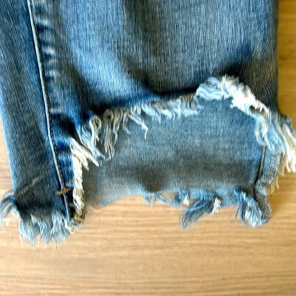 Liverpool Blue Jeans -LA Gia Glider Skinny Cropped Frayed Hem -Size 14