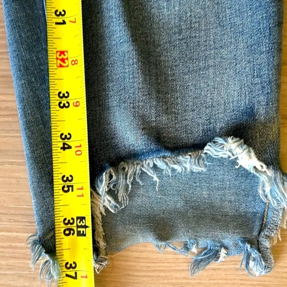Liverpool Blue Jeans -LA Gia Glider Skinny Cropped Frayed Hem -Size 14