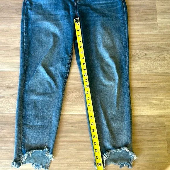 Liverpool Blue Jeans -LA Gia Glider Skinny Cropped Frayed Hem -Size 14