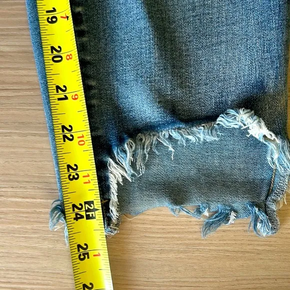Liverpool Blue Jeans -LA Gia Glider Skinny Cropped Frayed Hem -Size 14