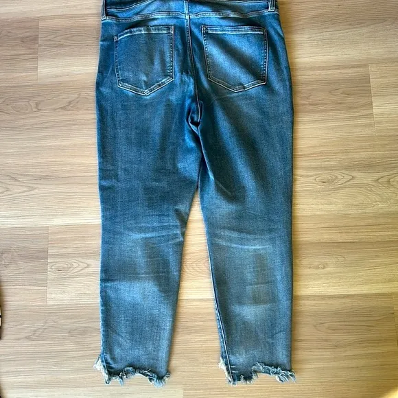 Liverpool Blue Jeans -LA Gia Glider Skinny Cropped Frayed Hem -Size 14
