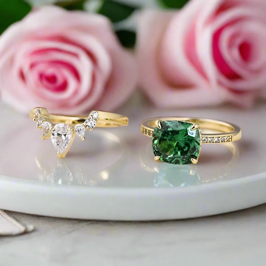 Luxurious Emerald Green Cushion Cut Wedding Ring Set