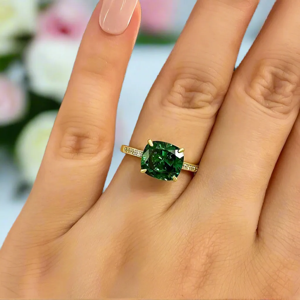 Luxurious Emerald Green Cushion Cut Wedding Ring Set