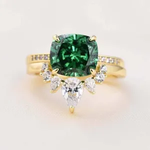 Luxurious Emerald Green Cushion Cut Wedding Ring Set