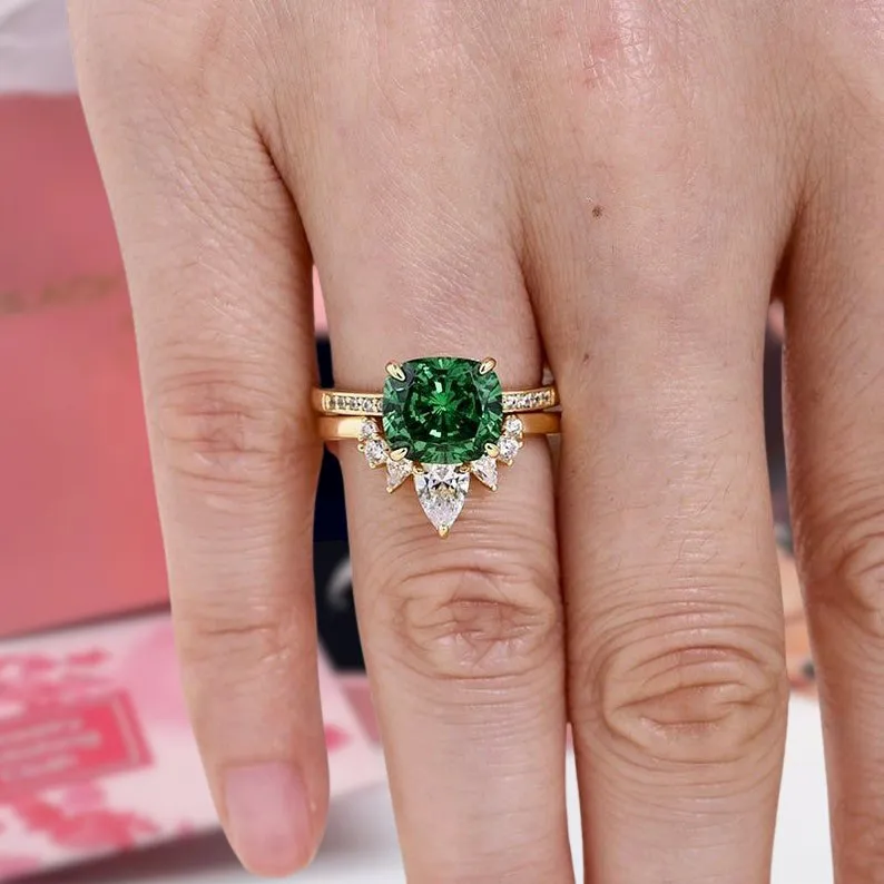Luxurious Emerald Green Cushion Cut Wedding Ring Set