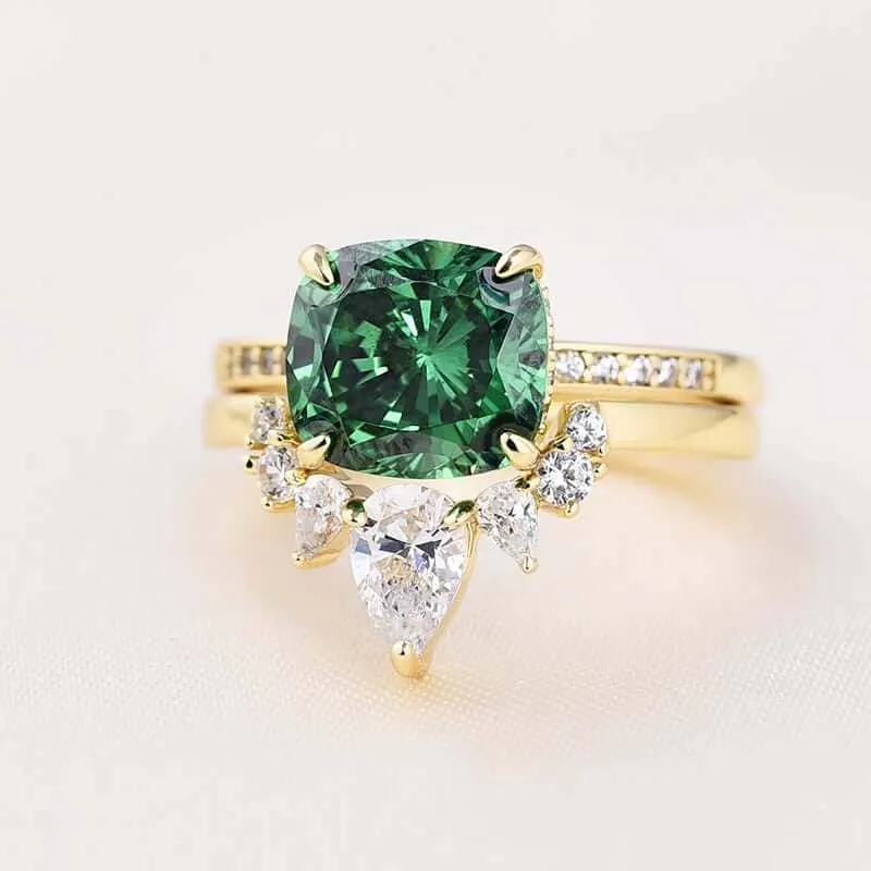 Luxurious Emerald Green Cushion Cut Wedding Ring Set