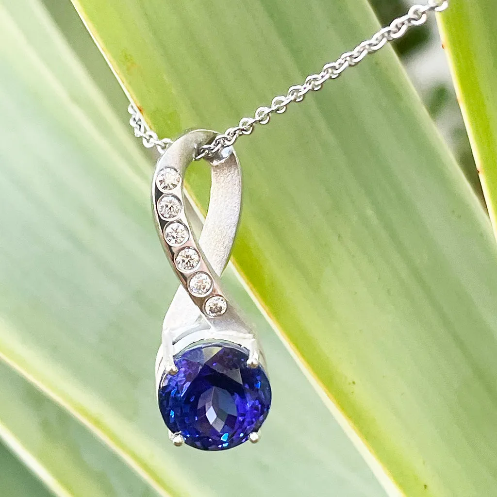 Luxurious Matt White Gold Bow Tanzanite and Diamonds Pendant