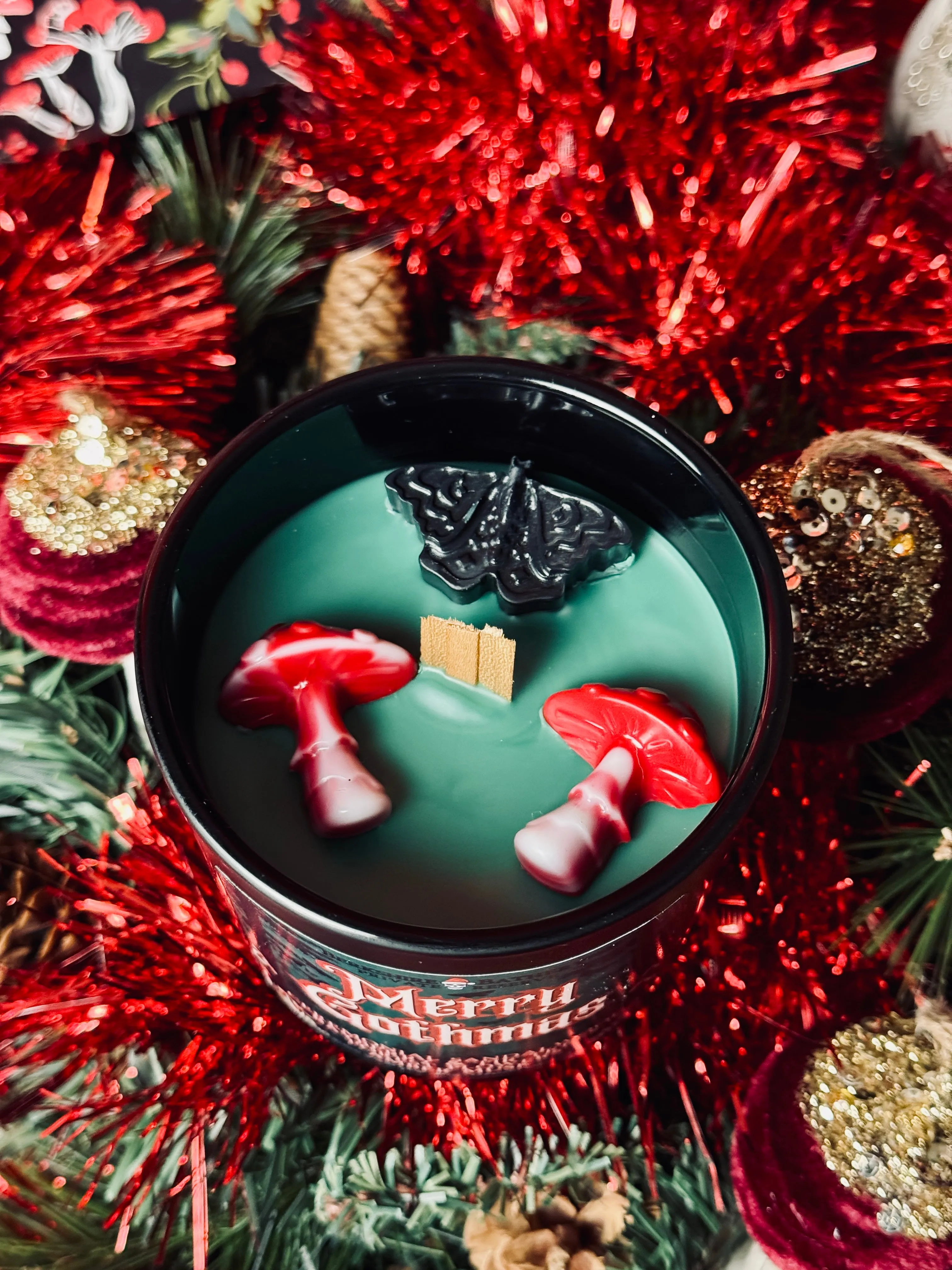 MERRY GOTHMAS | Resinous & Woodsy - 16oz Wood Wick Candle