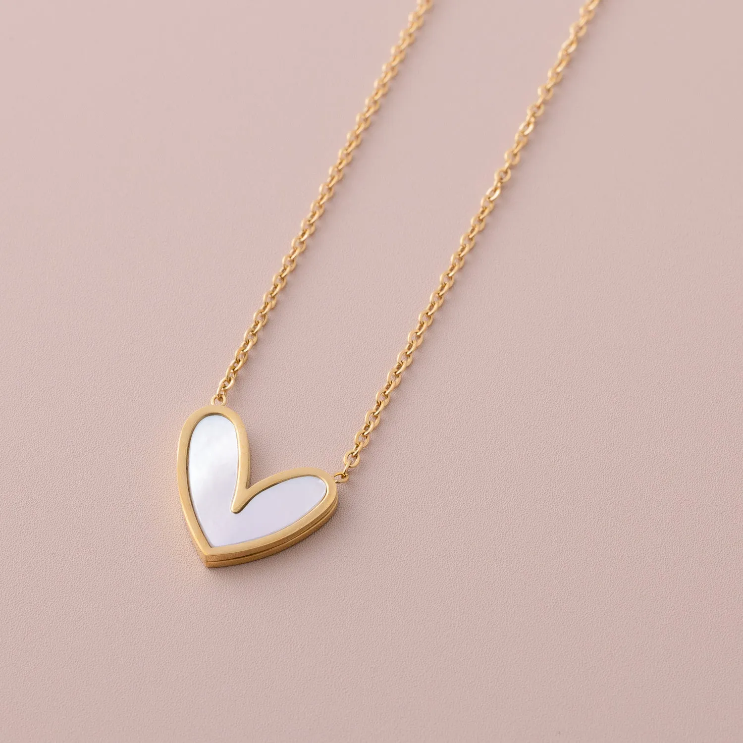 Nacre Heart Necklace