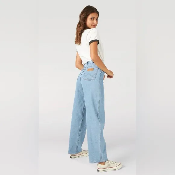 NWT NEW Wrangler Barrel 652 High Rise Blue Denim Jeans Womens Size 33 Casual