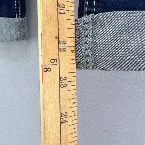 NWT Silver Jeans Co. Suki Capri Women's Jean Capri Size W28 L22.5 Mid Rise
