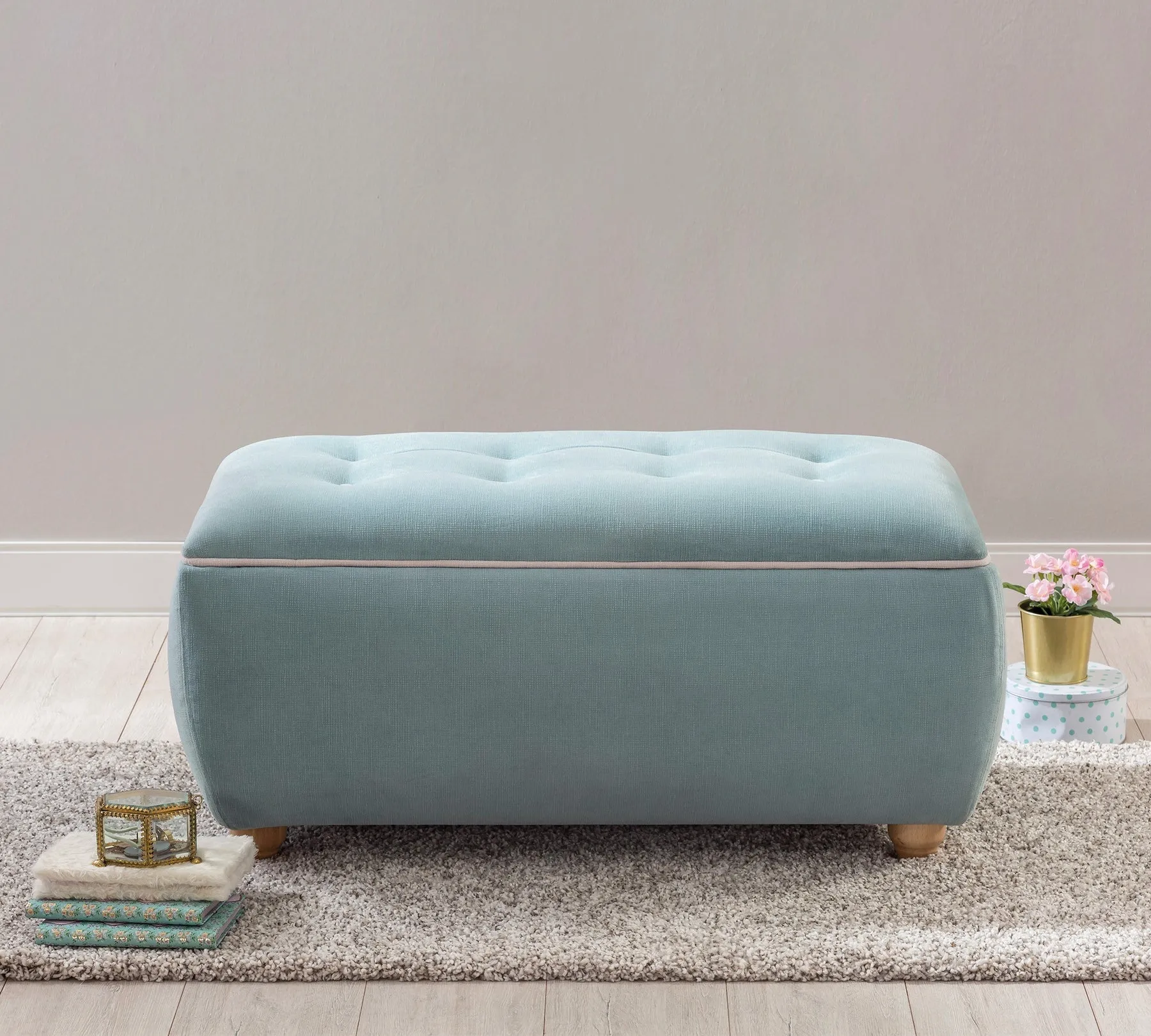 Puff with crate blue
