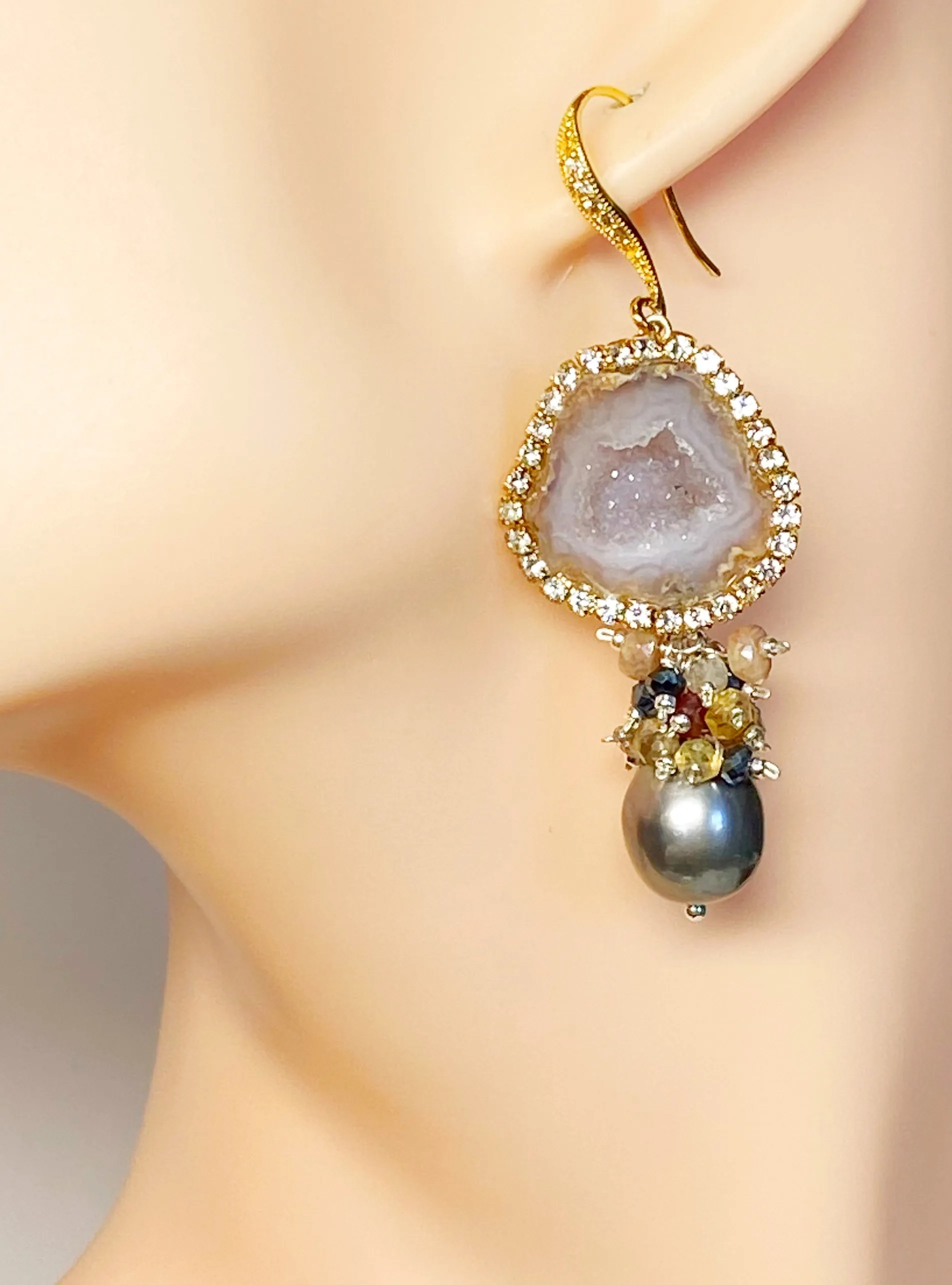 Tabasco Geode Druzy Earrings Diamond Look with Grey Pearls