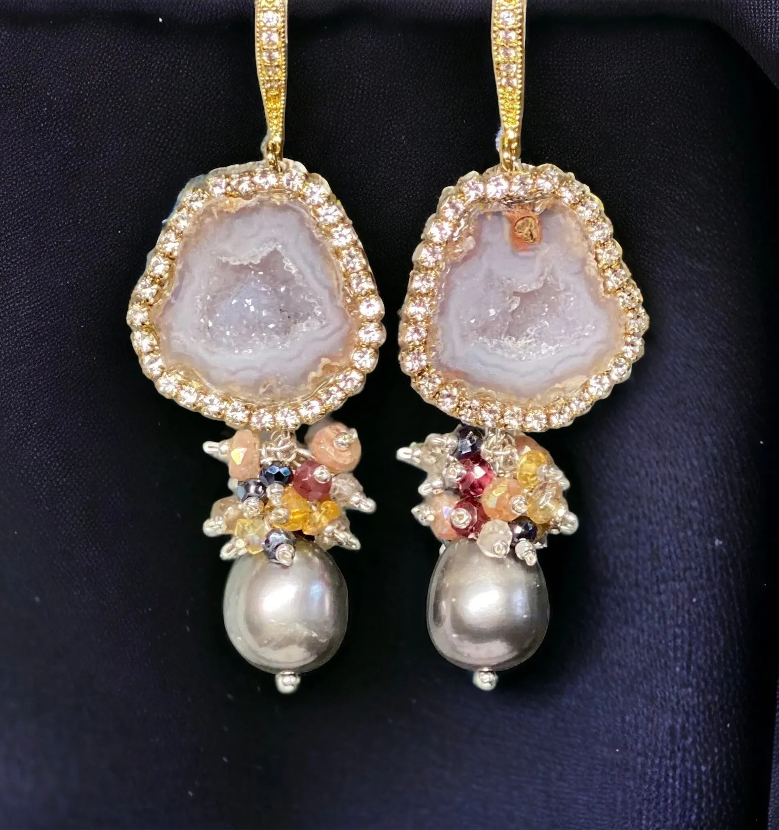 Tabasco Geode Druzy Earrings Diamond Look with Grey Pearls