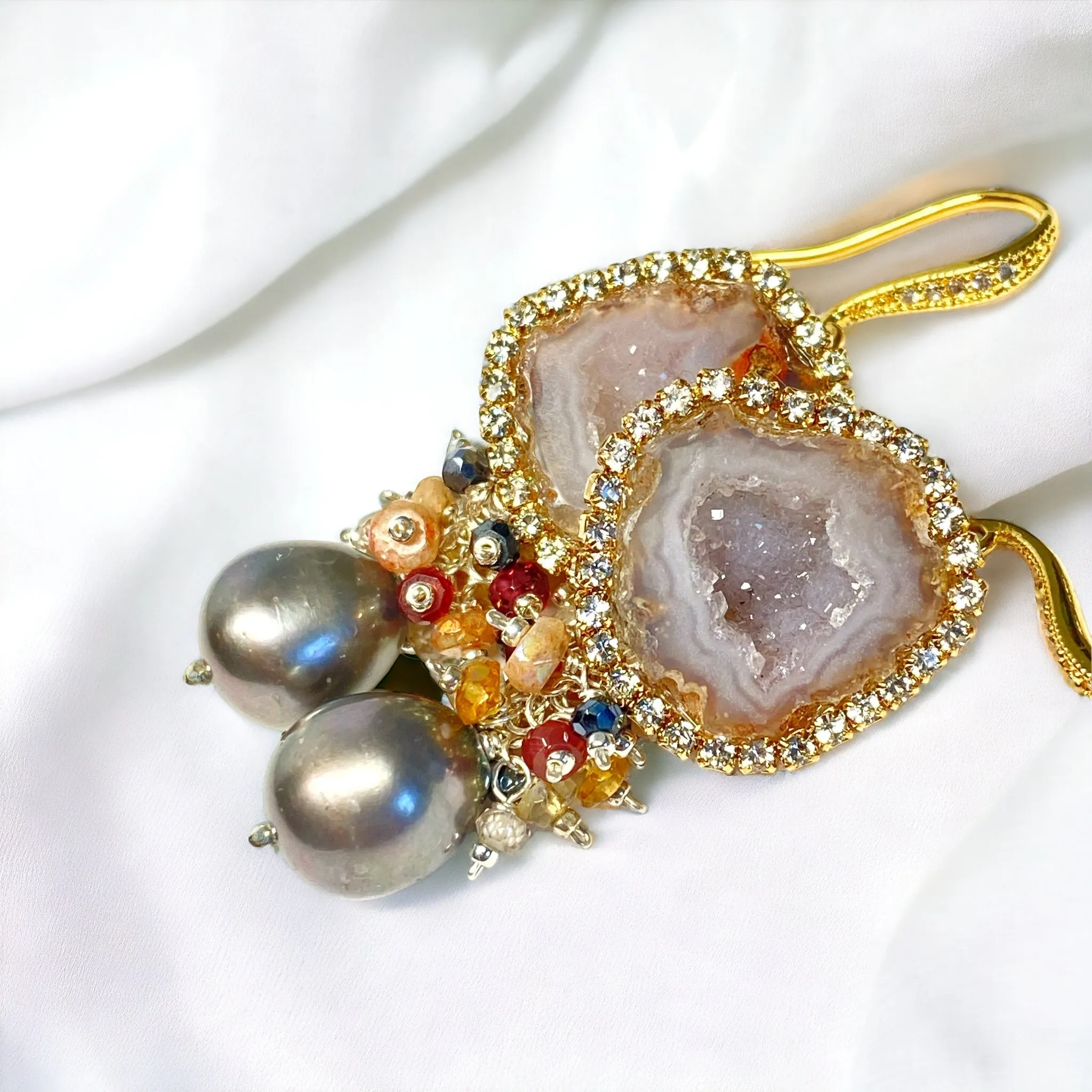 Tabasco Geode Druzy Earrings Diamond Look with Grey Pearls
