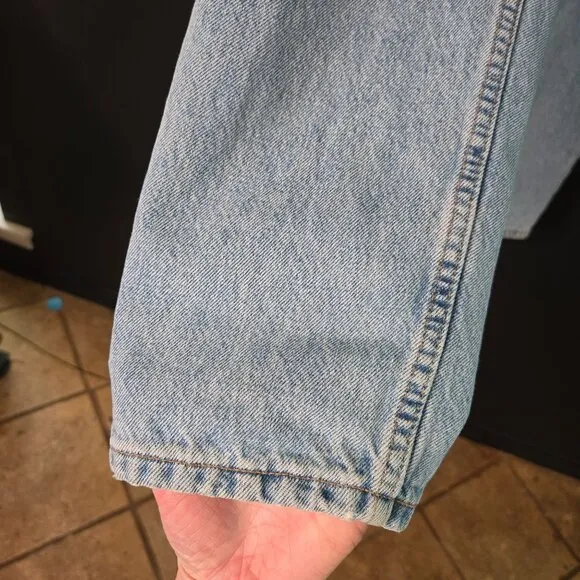 Vintage Levis 550 Relaxed Fit Light Wash Denim High-Waisted Mom Jeans Womens 24&quot;