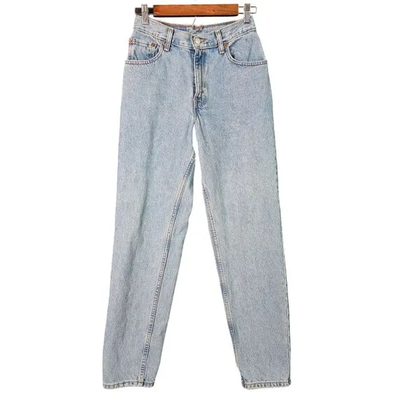 Vintage Levis 550 Relaxed Fit Light Wash Denim High-Waisted Mom Jeans Womens 24&quot;